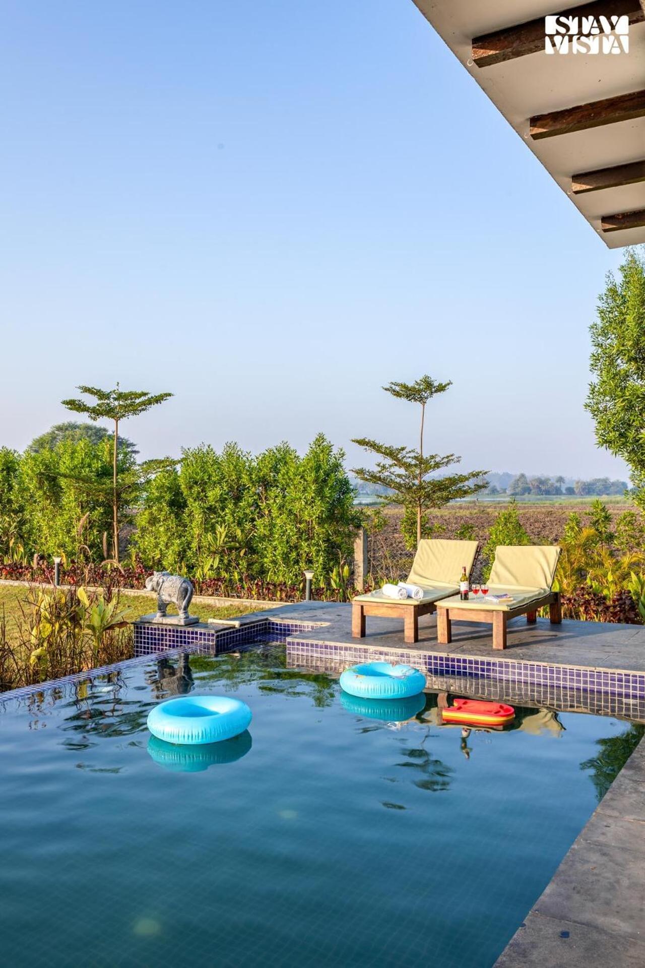 Stayvista At Lotus By The Lake With Pool, Bbq & Lawn Indore Exteriör bild