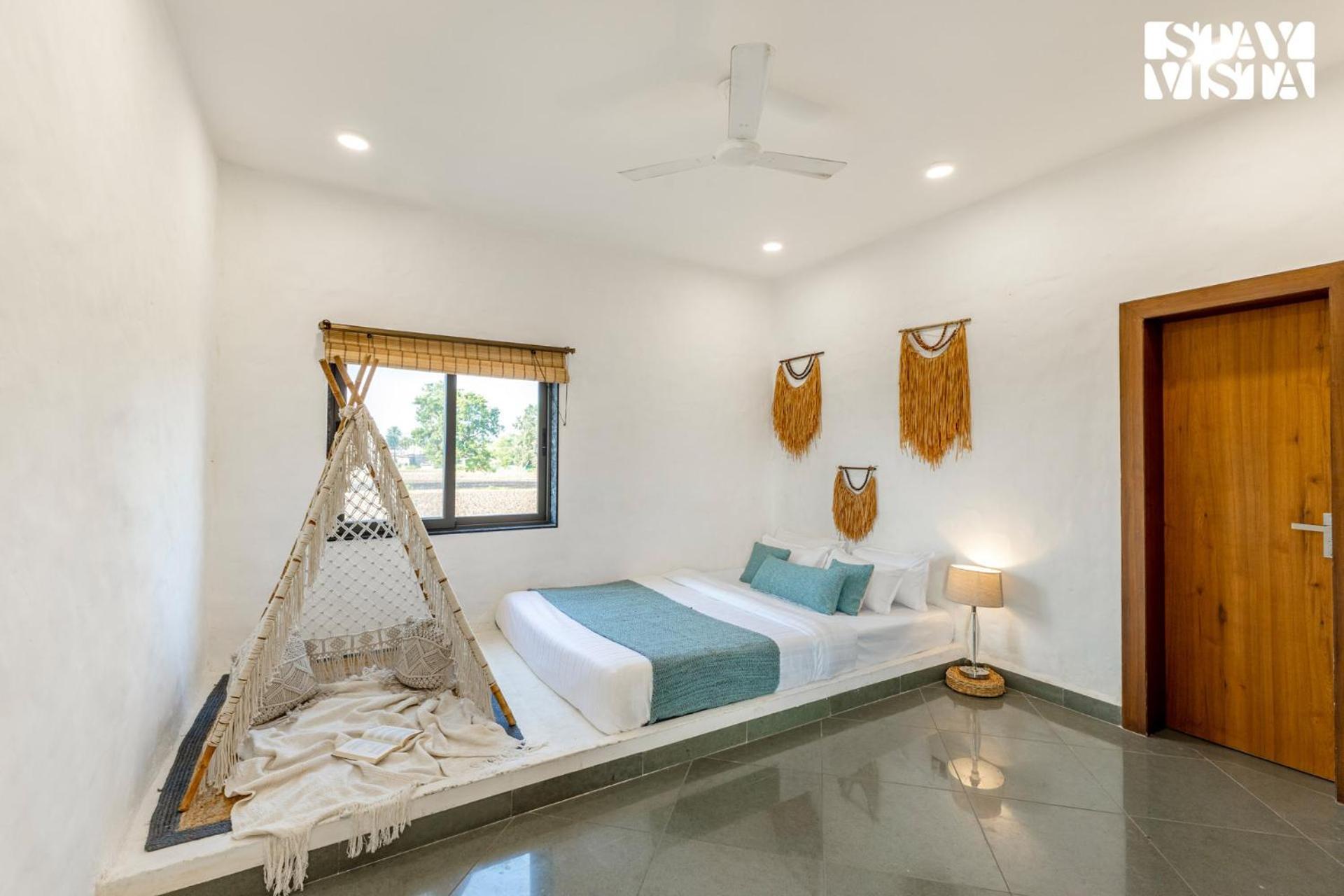 Stayvista At Lotus By The Lake With Pool, Bbq & Lawn Indore Exteriör bild