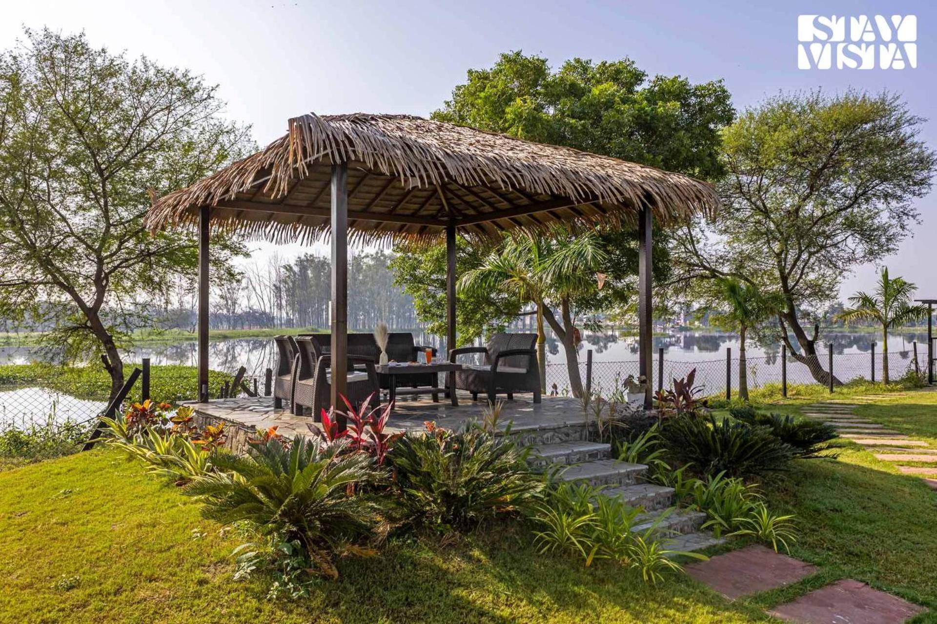 Stayvista At Lotus By The Lake With Pool, Bbq & Lawn Indore Exteriör bild