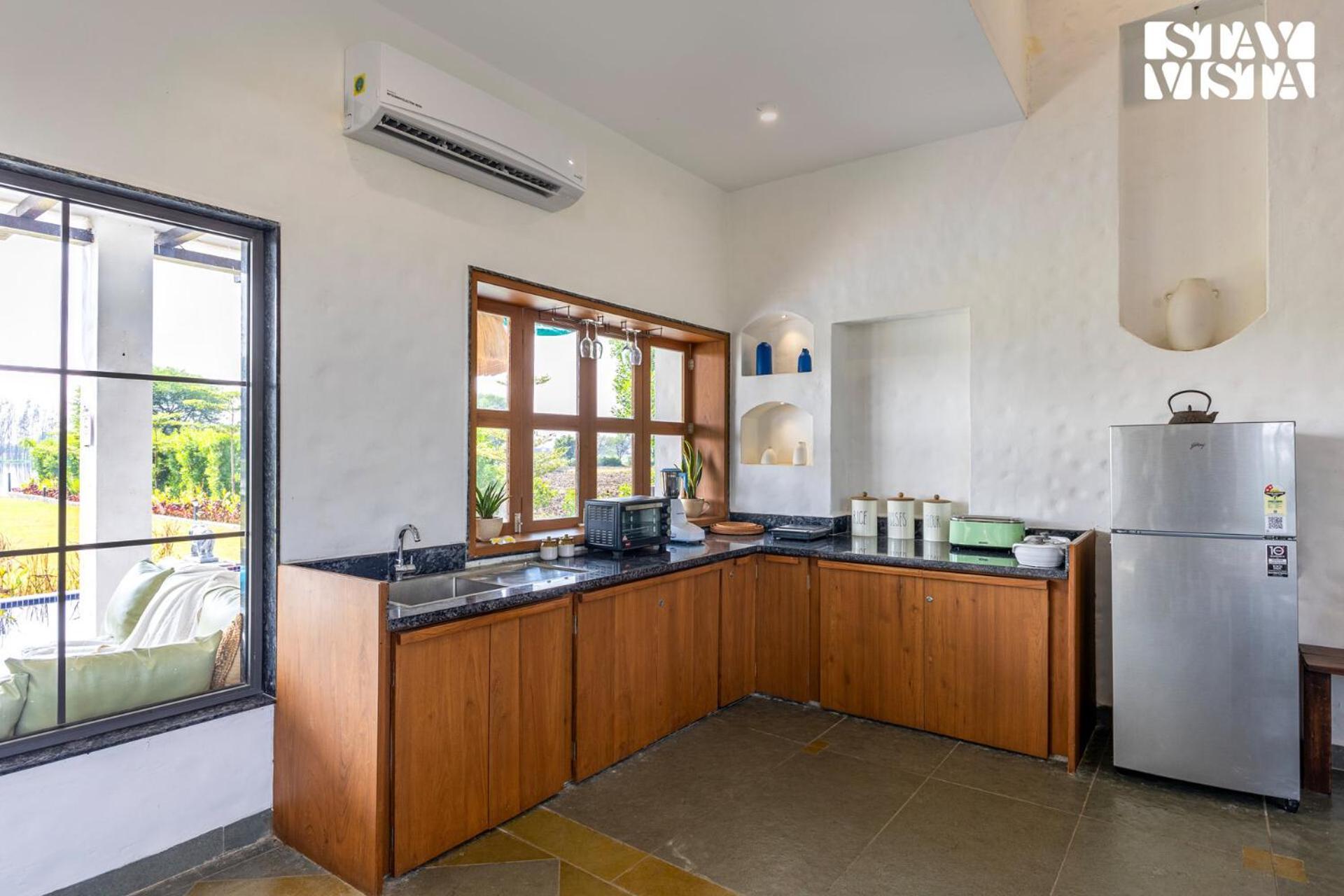 Stayvista At Lotus By The Lake With Pool, Bbq & Lawn Indore Exteriör bild
