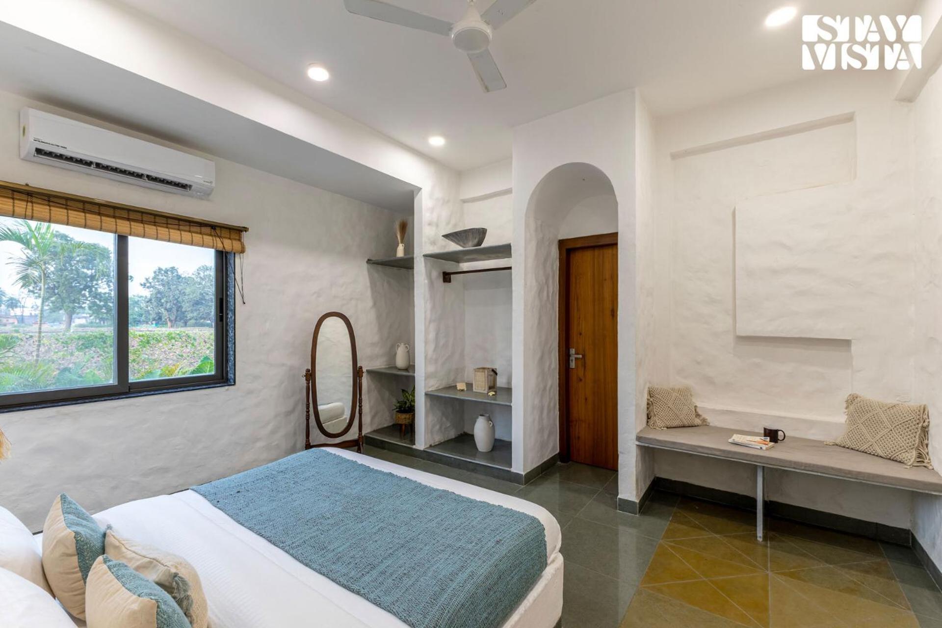 Stayvista At Lotus By The Lake With Pool, Bbq & Lawn Indore Exteriör bild