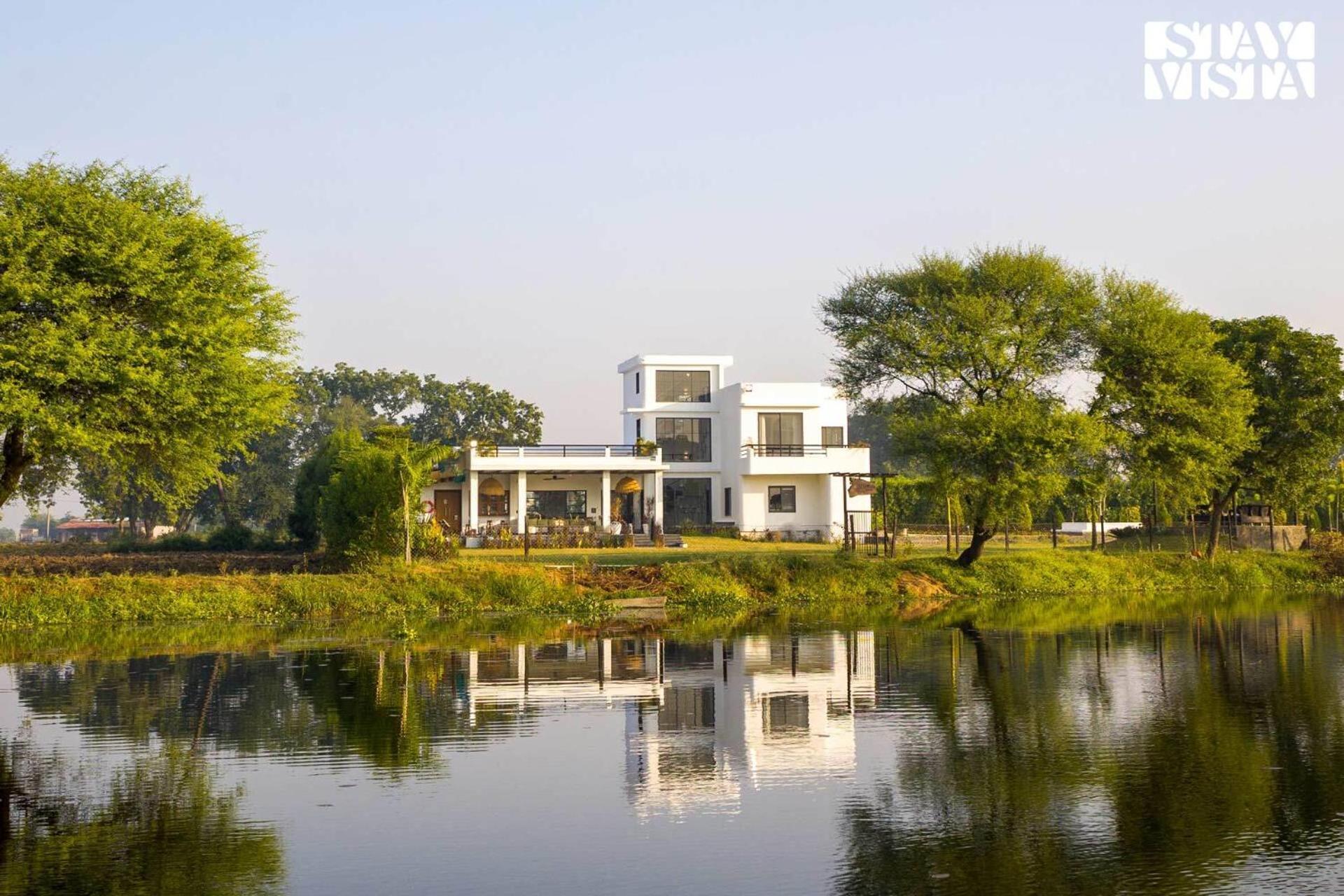Stayvista At Lotus By The Lake With Pool, Bbq & Lawn Indore Exteriör bild