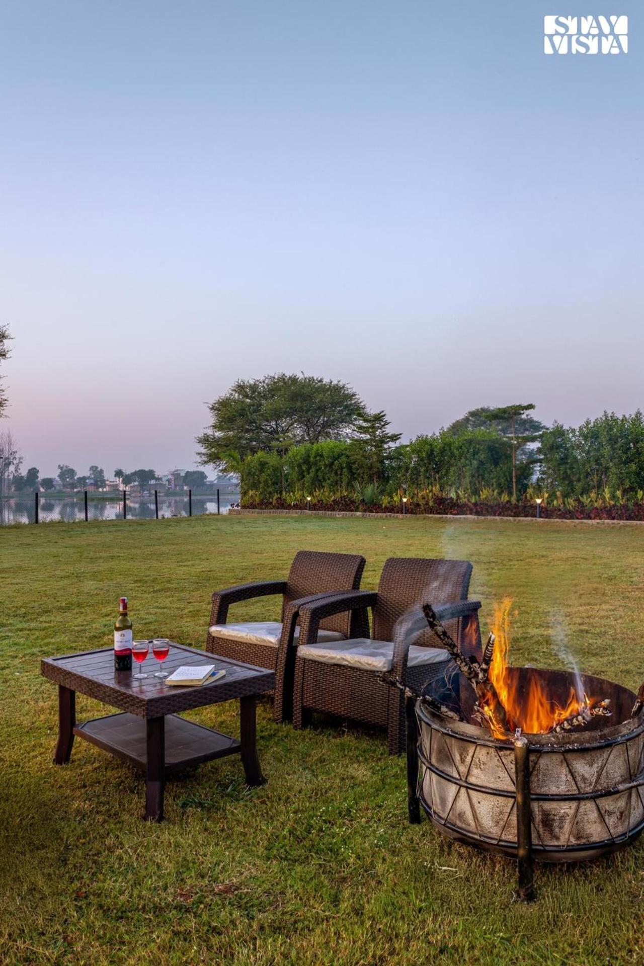 Stayvista At Lotus By The Lake With Pool, Bbq & Lawn Indore Exteriör bild